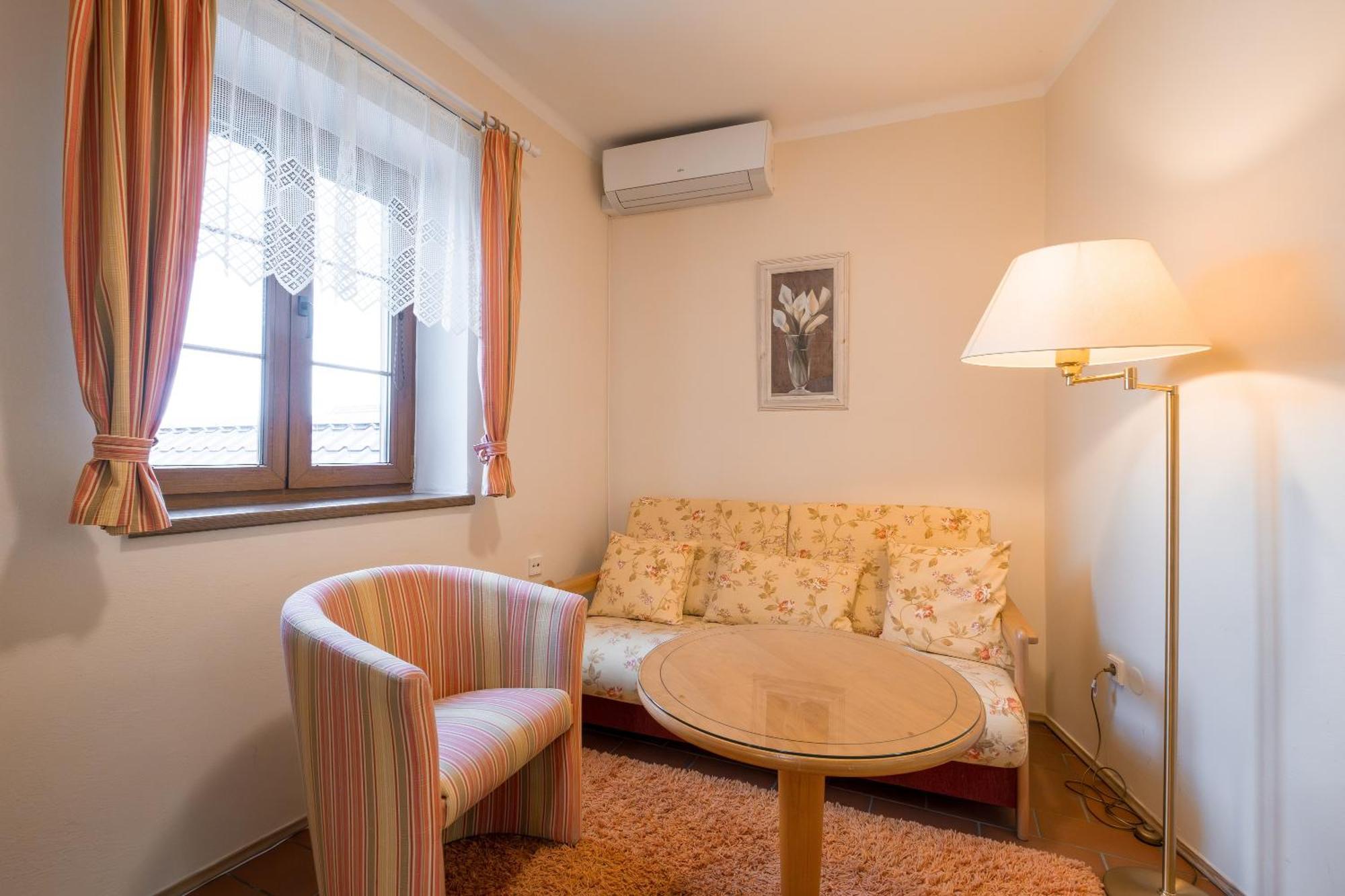 Maxant Hotel